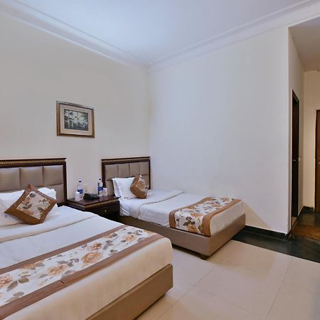 Family Spot Hotel นิวเดลี ภายนอก รูปภาพ