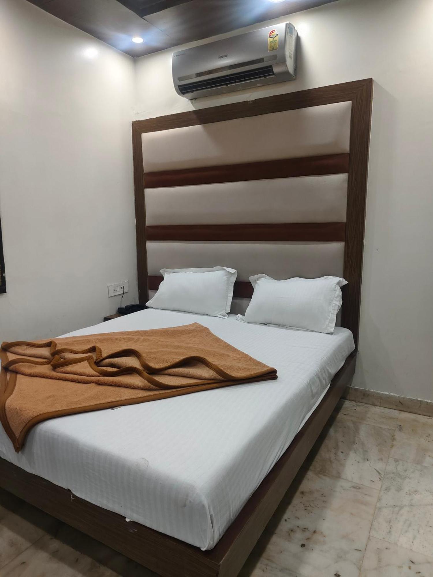Family Spot Hotel นิวเดลี ภายนอก รูปภาพ
