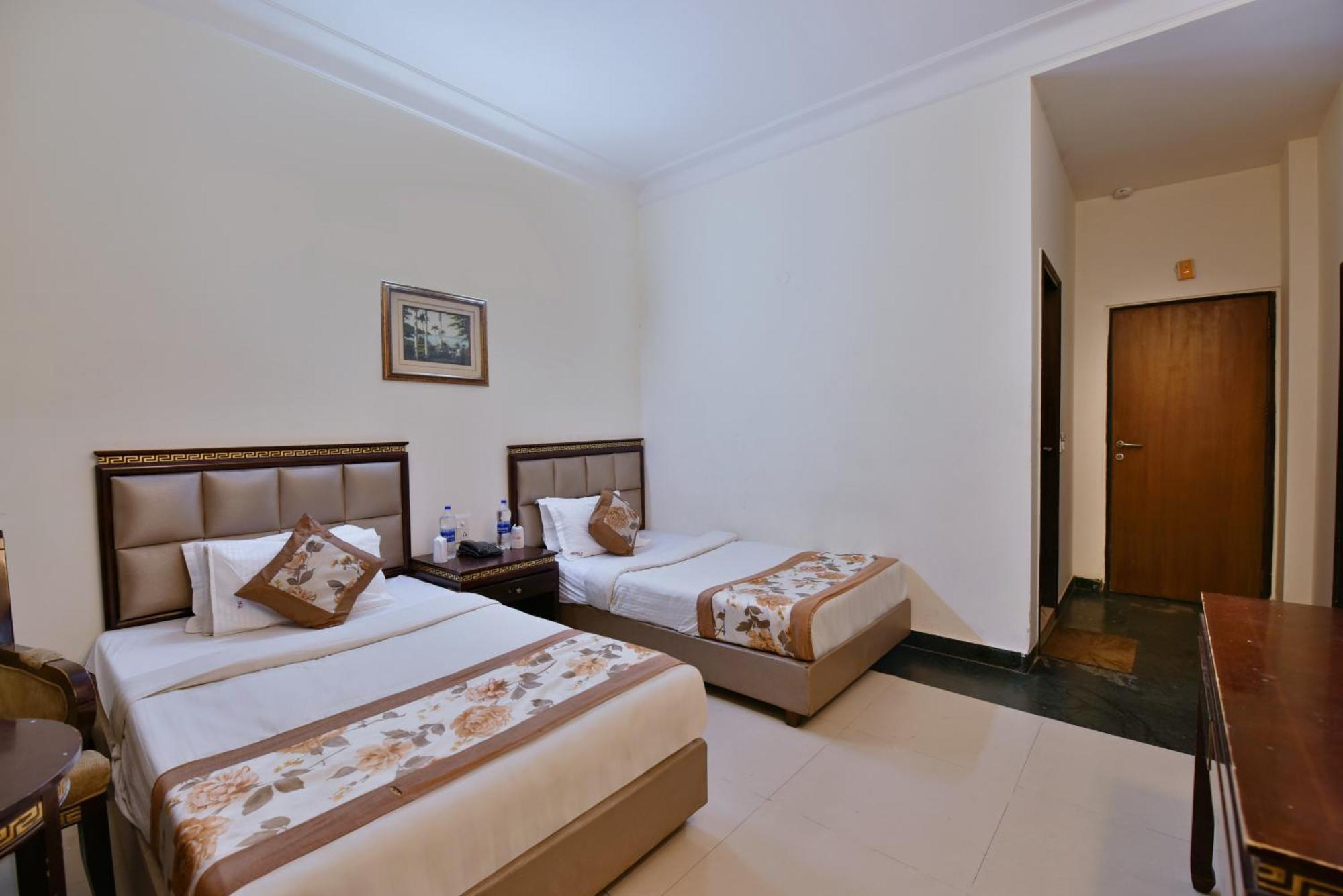 Family Spot Hotel นิวเดลี ภายนอก รูปภาพ